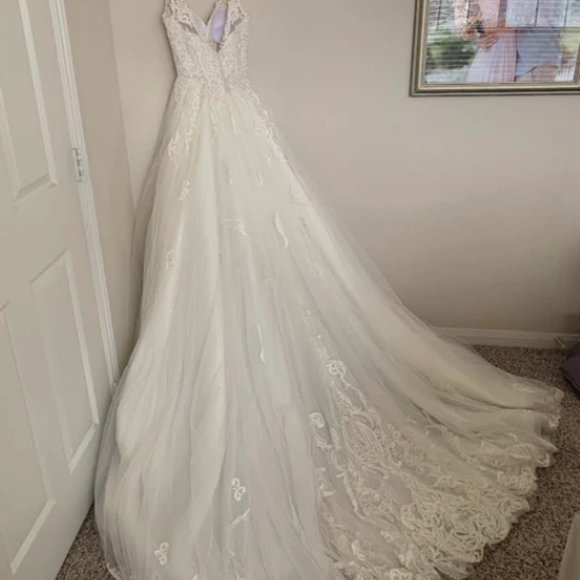 Princess MARTINA LIANA BALLGOWN WEDDING DRESS (STYLE 902)